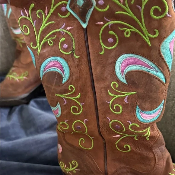 Colorful Embroidered Western Heeled Boots - Picture 4 of 15